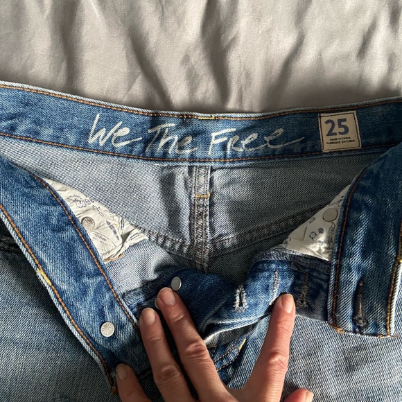 We The Free Jean shorts size 25 - Picture 4 of 4